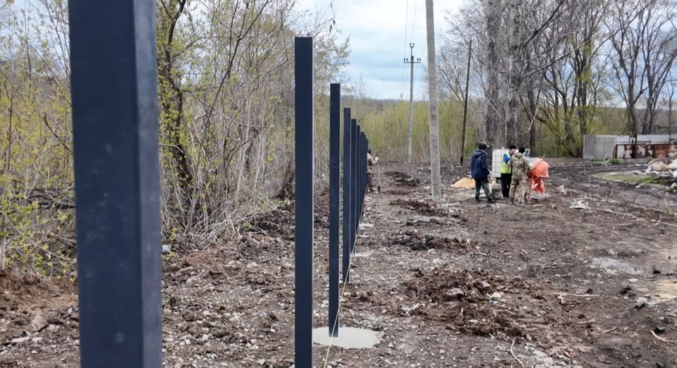 В здании патологоанатомического отделения Краснодонской ЦГБ продолжаются работы по благоустройству территории В здании патологоанатомического отделения Краснодонской ЦГБ продолжаются работы по благоустройству территории