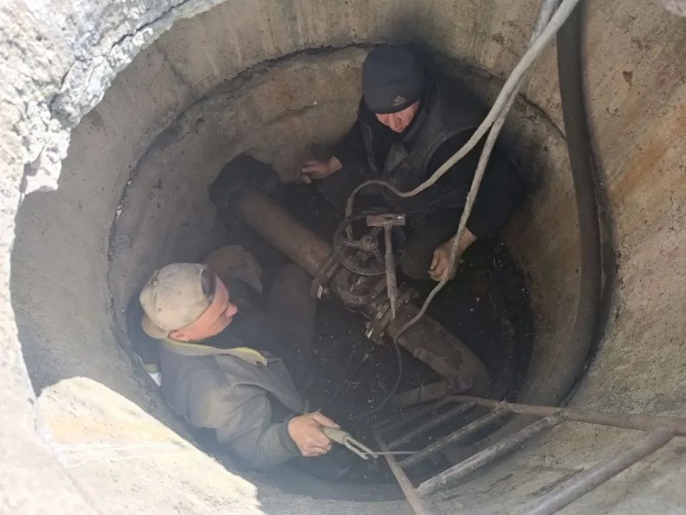 Сегодня сотрудники отдела жизнеобеспечения пгт Ясеновский, пгт Пролетарский совместно с МБУ «РСГР ЛНР», МУП «ЖЭК» г. Ровеньки, активными жителями поселка, а также участниками ТОС провели традиционный субботник по наведению... Сегодня сотрудники отдела жизнеобеспечения пгт Ясеновский, пгт Пролетарский совместно с МБУ «РСГР ЛНР», МУП «ЖЭК» г. Ровеньки, активными жителями поселка, а также участниками ТОС провели традиционный субботник по наведению...