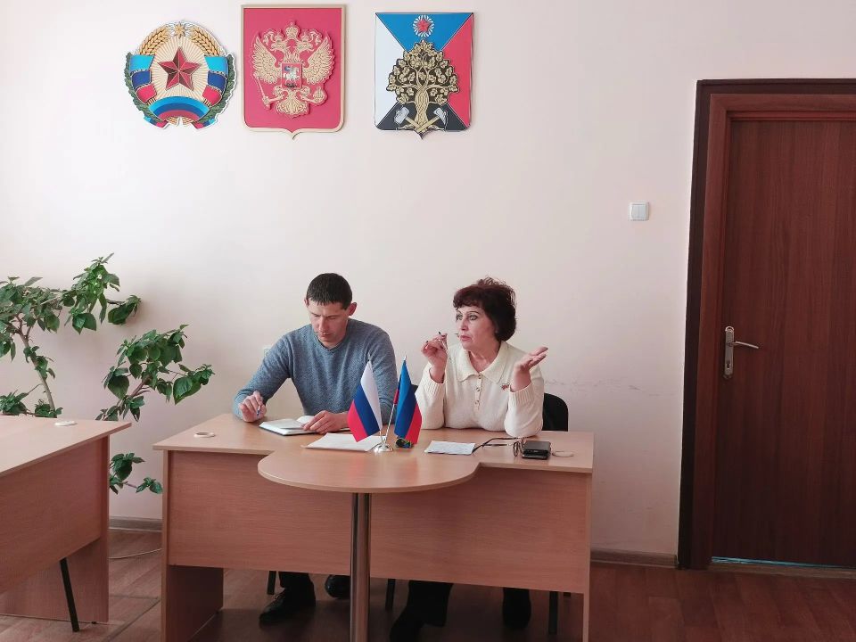 В Администрации городского округа город Ровеньки состоялось совещание, посвящённое подготовке к участию в интеллектуальной игре «Героический вклад ровенчан в емкое понятие Луганский характер» В Администрации городского округа город Ровеньки состоялось совещание, посвящённое подготовке к участию в интеллектуальной игре «Героический вклад ровенчан в емкое понятие Луганский характер»