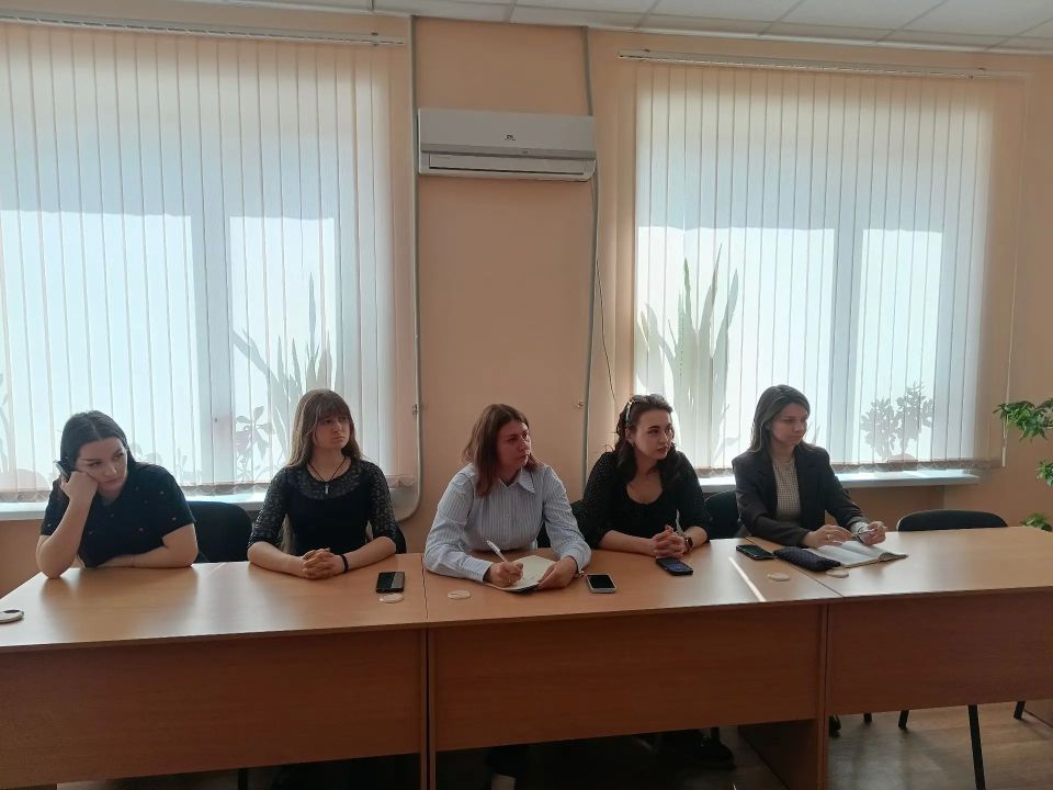 В Администрации городского округа город Ровеньки состоялось совещание, посвящённое подготовке к участию в интеллектуальной игре «Героический вклад ровенчан в емкое понятие Луганский характер» В Администрации городского округа город Ровеньки состоялось совещание, посвящённое подготовке к участию в интеллектуальной игре «Героический вклад ровенчан в емкое понятие Луганский характер»
