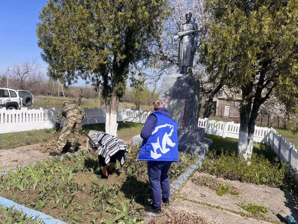 На Краснодонщине продолжаются работы по благоустройству На Краснодонщине продолжаются работы по благоустройству