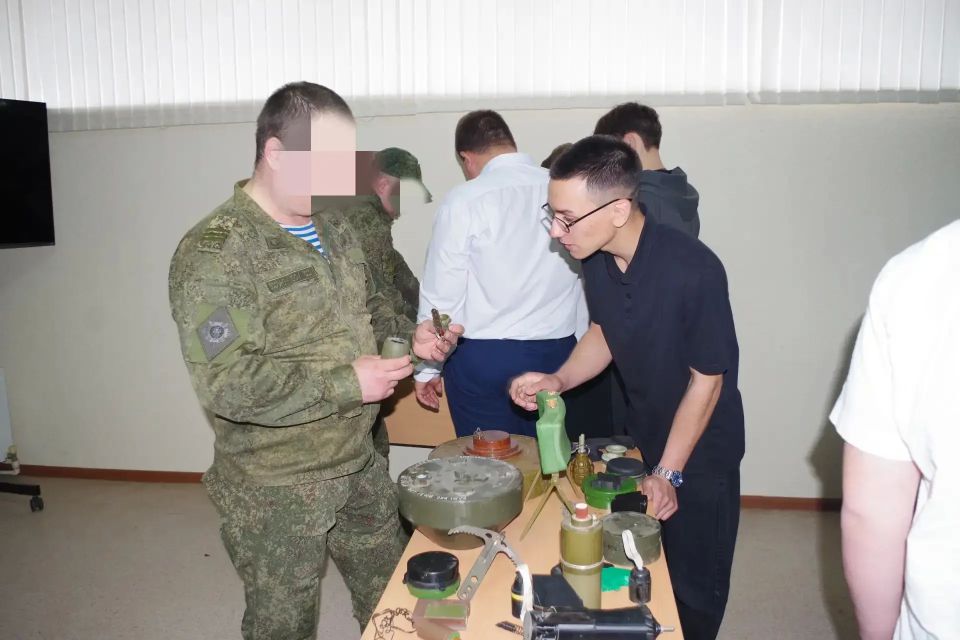 В Славяносербске прошел «День призывника» В Славяносербске прошел «День призывника»