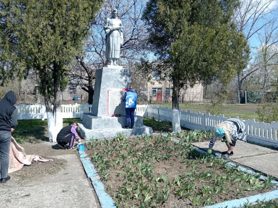 На Краснодонщине продолжаются работы по благоустройству На Краснодонщине продолжаются работы по благоустройству