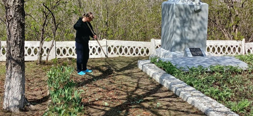 В поселке Изварино провели субботник В поселке Изварино провели субботник