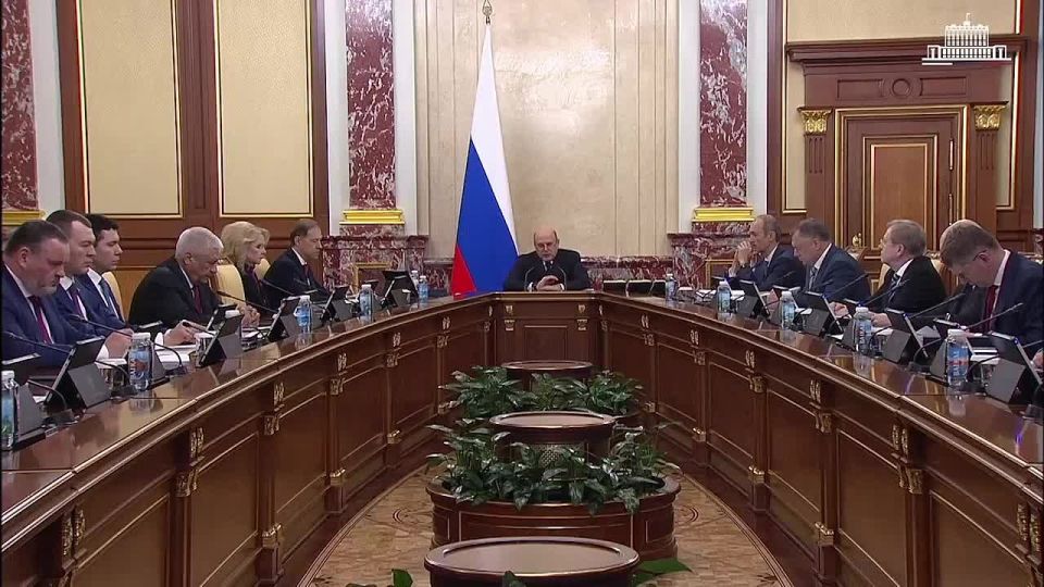 До конца 2026 года в новых регионах России будут восстановлены линии электропередач для социальных объектов и жилых домов