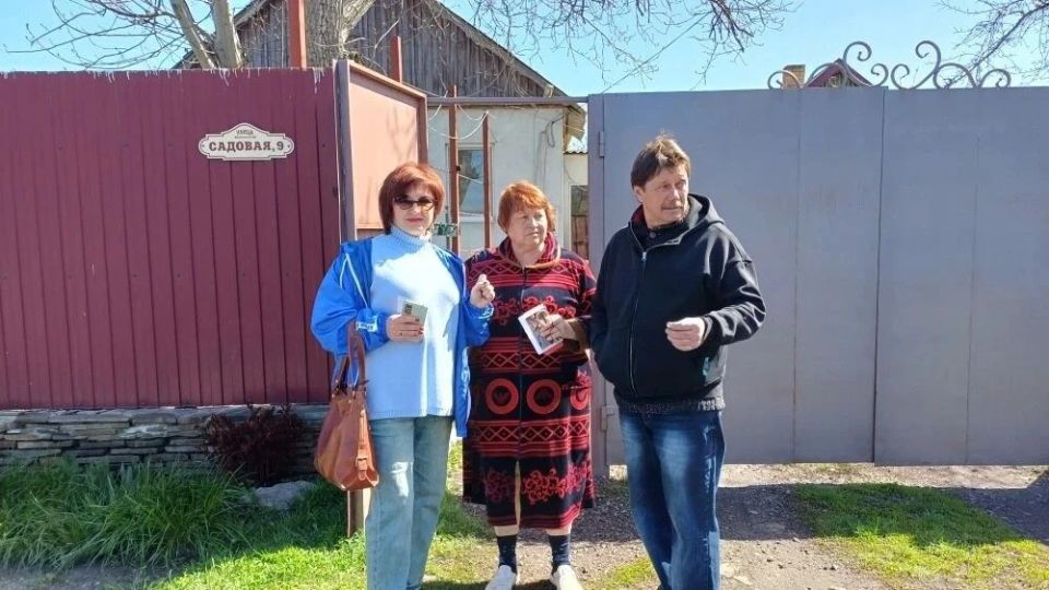 Мобильный офис «Энергосбыт Луганск» провел выездную работу для граждан, проживающих в поселке Нагорном Мобильный офис «Энергосбыт Луганск» провел выездную работу для граждан, проживающих в поселке Нагорном