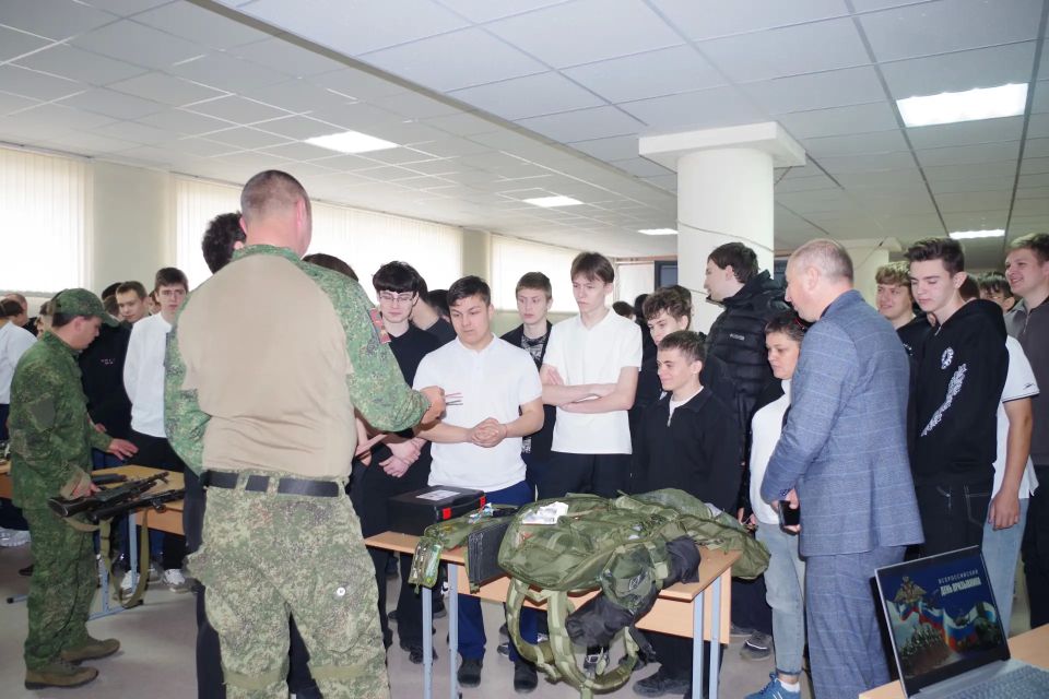 В Славяносербске прошел «День призывника» В Славяносербске прошел «День призывника»