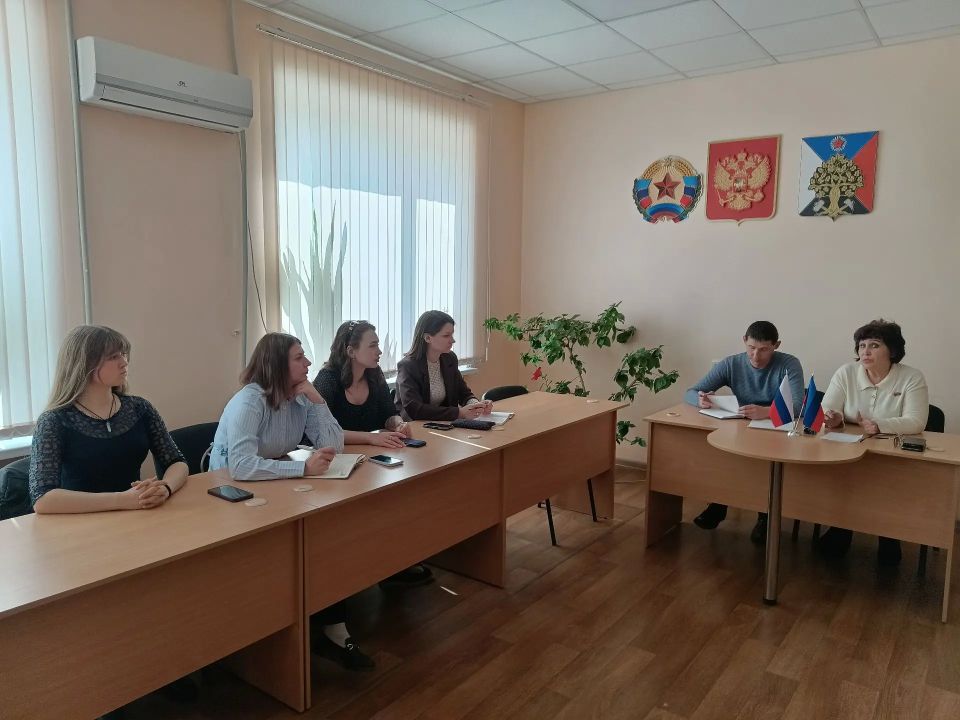 В Администрации городского округа город Ровеньки состоялось совещание, посвящённое подготовке к участию в интеллектуальной игре «Героический вклад ровенчан в емкое понятие Луганский характер» В Администрации городского округа город Ровеньки состоялось совещание, посвящённое подготовке к участию в интеллектуальной игре «Героический вклад ровенчан в емкое понятие Луганский характер»