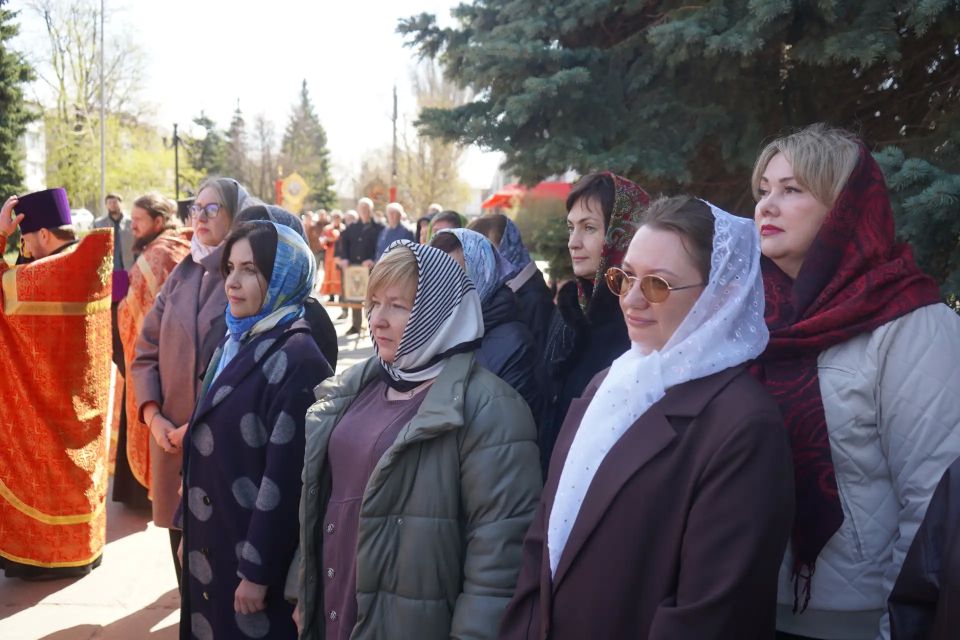 Сегодня в Свердловске состоялся Крестный ход, который объединил верующих со всех уголков нашего муниципалитета Сегодня в Свердловске состоялся Крестный ход, который объединил верующих со всех уголков нашего муниципалитета