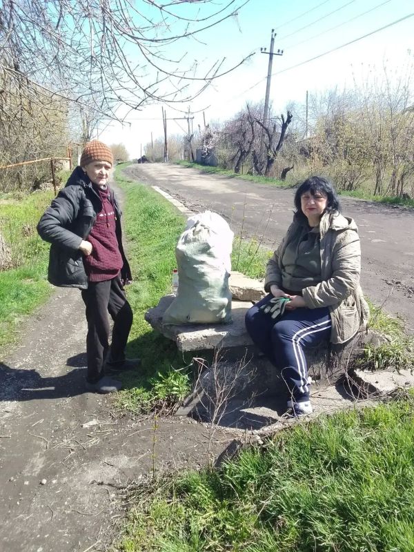 В пгт Чернухино прошел общепоселковый субботник "Чистый четверг" В пгт Чернухино прошел общепоселковый субботник "Чистый четверг"