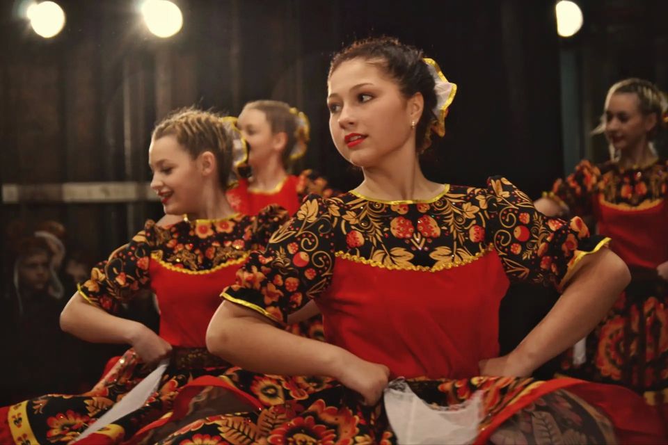 Артисты из поселка Новосветловка покорили сцену международного фестиваля Артисты из поселка Новосветловка покорили сцену международного фестиваля