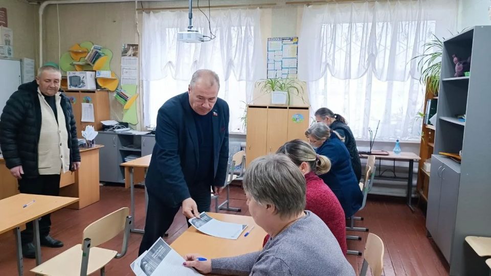 В прифронтовом Кременском районе провели ряд встреч с жителями сёл Булгаковка, Боровеньки, Епифановка и Новая Астрахань В прифронтовом Кременском районе провели ряд встреч с жителями сёл Булгаковка, Боровеньки, Епифановка и Новая Астрахань