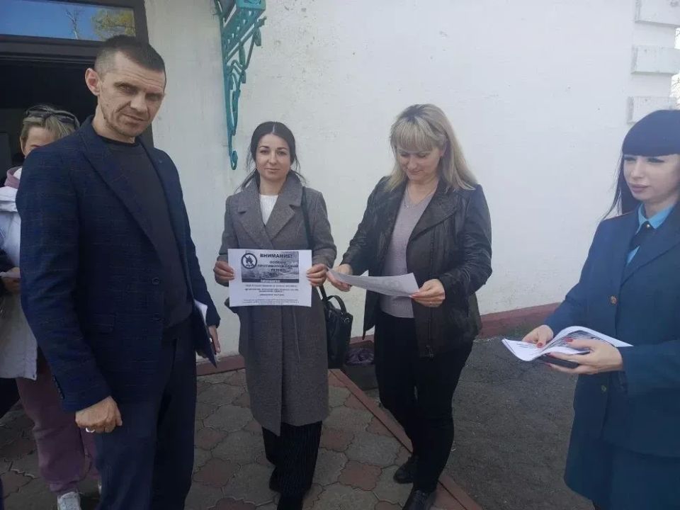 По поручению Главы Администрации городского округа город Ровеньки Андрея Рубанцова, на территории муниципального образования регулярно проводятся диалоги с населением по вопросам противопожарной, антитеррористической и... По поручению Главы Администрации городского округа город Ровеньки Андрея Рубанцова, на территории муниципального образования регулярно проводятся диалоги с населением по вопросам противопожарной, антитеррористической и...