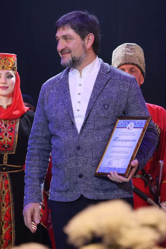 В Луганске с большим успехом прошла концертная программа «В вихре танца» Государственного театра танца Государственной филармонии Карачаево-Черкесской Республики В Луганске с большим успехом прошла концертная программа «В вихре танца» Государственного театра танца Государственной филармонии Карачаево-Черкесской Республики