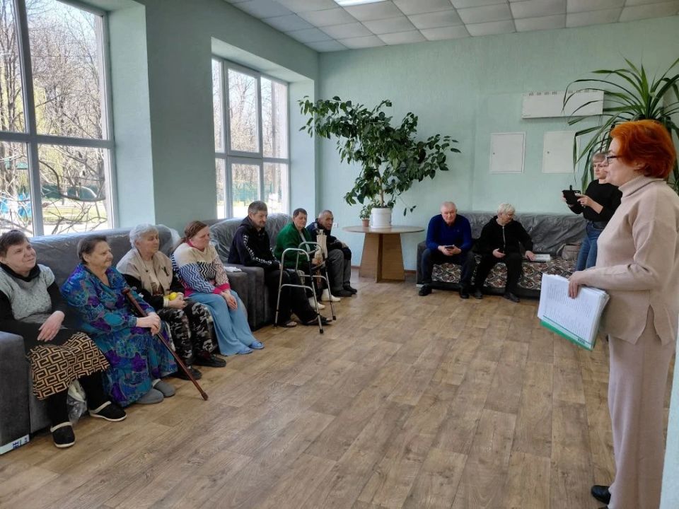 В Ровеньковском доме-интернате для граждан преклонного возраста и инвалидов царила особая атмосфера В Ровеньковском доме-интернате для граждан преклонного возраста и инвалидов царила особая атмосфера