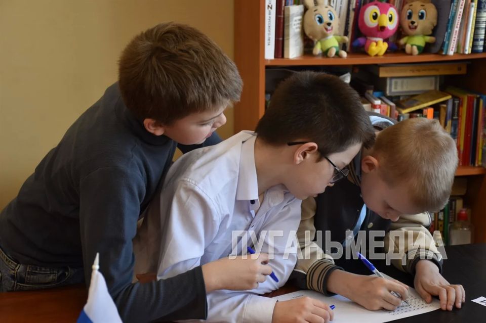 В Первомайске прошла познавательно-развлекательная программа «Космос загадочный и непознанный» В Первомайске прошла познавательно-развлекательная программа «Космос загадочный и непознанный»