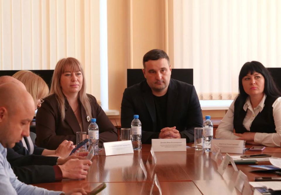 Елена Прасолова: «То, что информация сегодня зачастую проигрывает дезинформации – это самый серьезный вызов нам и нашей разумности» Елена Прасолова: «То, что информация сегодня зачастую проигрывает дезинформации – это самый серьезный вызов нам и нашей разумности»