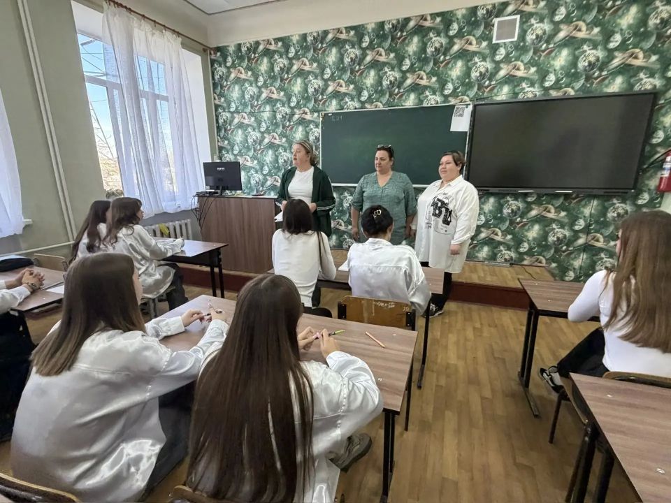 В школе № 21 Луганска прошёл «Избирательный диктант» для старшеклассников В школе № 21 Луганска прошёл «Избирательный диктант» для старшеклассников