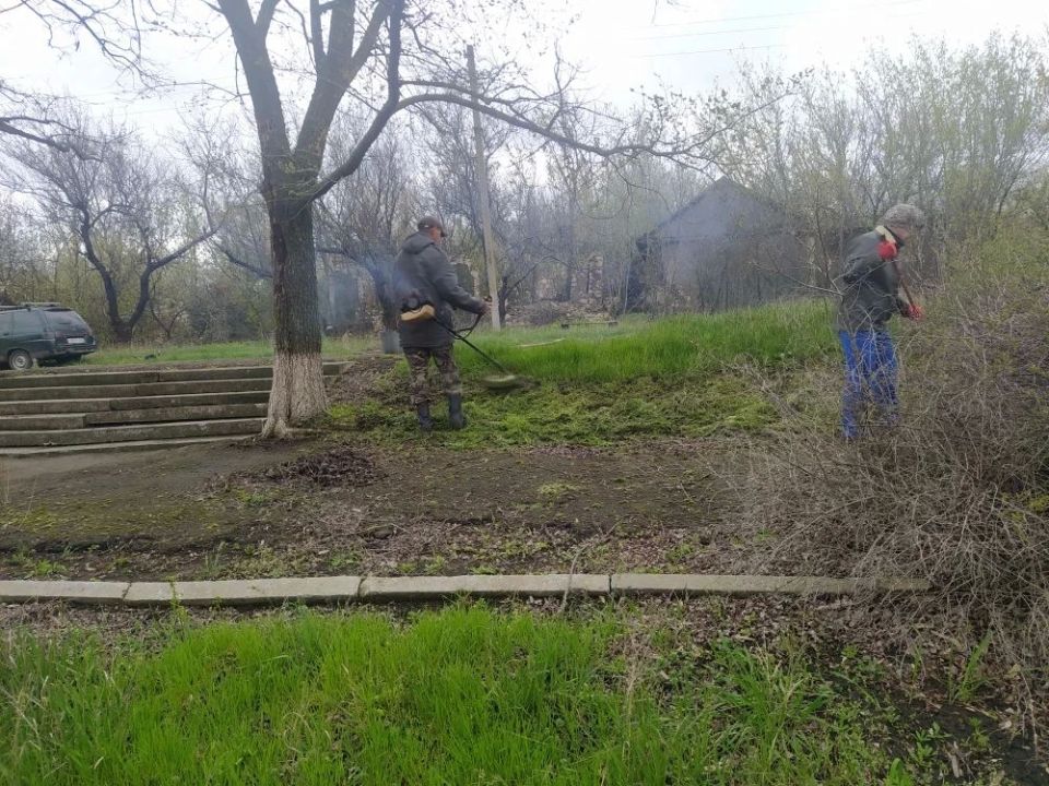 В населенных пунктах Краснодонщины продолжаются работы по благоустройству памятных мест В населенных пунктах Краснодонщины продолжаются работы по благоустройству памятных мест