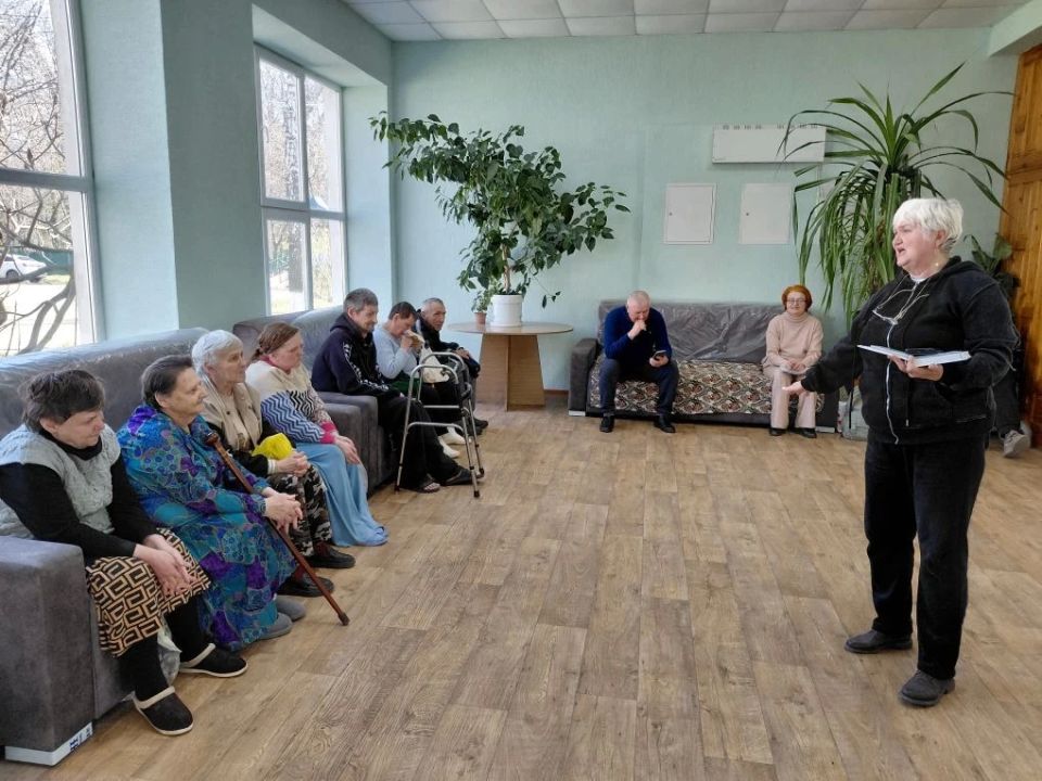 В Ровеньковском доме-интернате для граждан преклонного возраста и инвалидов царила особая атмосфера В Ровеньковском доме-интернате для граждан преклонного возраста и инвалидов царила особая атмосфера