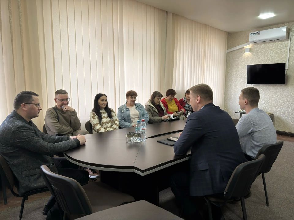 Рабочая встреча с депутатом Народного Совета ЛНР в Марковке Рабочая встреча с депутатом Народного Совета ЛНР в Марковке