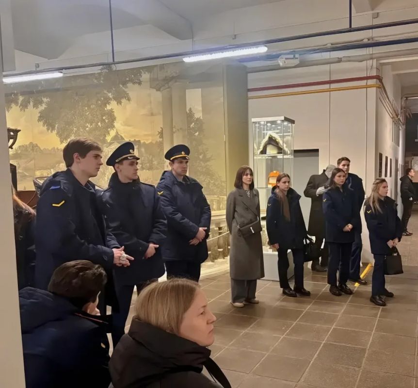 Курсанты Московской академии СК России им. А.Я. Сухарева посетили киностудию «Мосфильм» Курсанты Московской академии СК России им. А.Я. Сухарева посетили киностудию «Мосфильм»