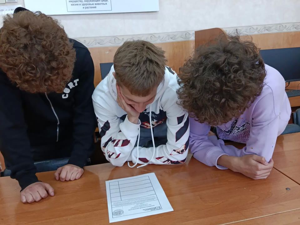 В Луганском колледже прошло занятие ко Дню молодого избирателя «Просто о выборах» В Луганском колледже прошло занятие ко Дню молодого избирателя «Просто о выборах»