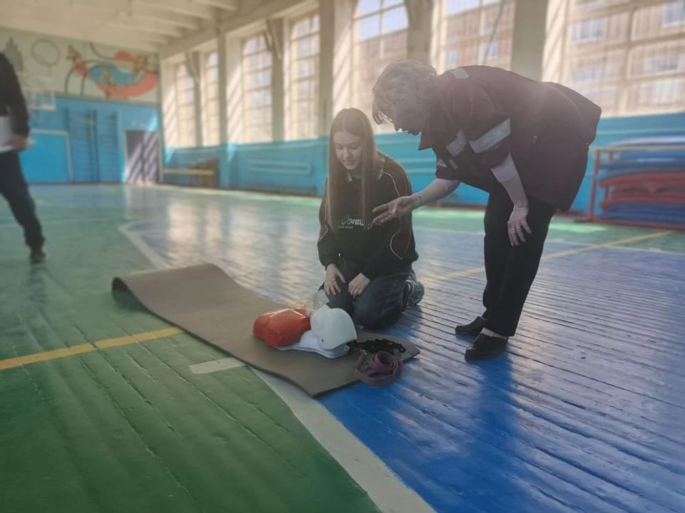 В Счастье для старшеклассников специалисты Луганского центра медицины катастроф организовали мастер-класс В Счастье для старшеклассников специалисты Луганского центра медицины катастроф организовали мастер-класс