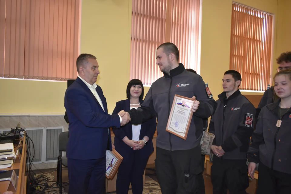 Глава Перевальского округа Виталий Михайлов провел расширенное аппаратное совещание Глава Перевальского округа Виталий Михайлов провел расширенное аппаратное совещание