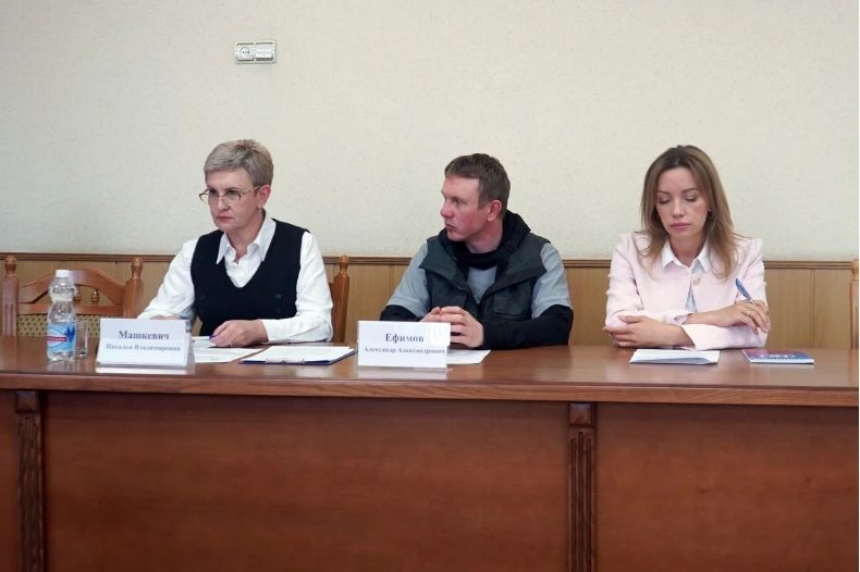 Представители Комитета по экономполитике НС ЛНР провели заседание в Администрации Свердловского округа Представители Комитета по экономполитике НС ЛНР провели заседание в Администрации Свердловского округа