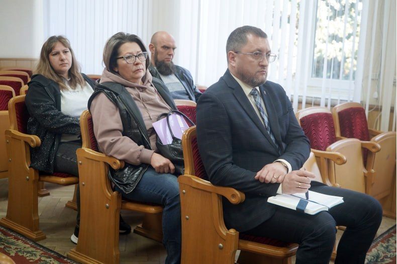 Представители Комитета по экономполитике НС ЛНР провели заседание в Администрации Свердловского округа Представители Комитета по экономполитике НС ЛНР провели заседание в Администрации Свердловского округа