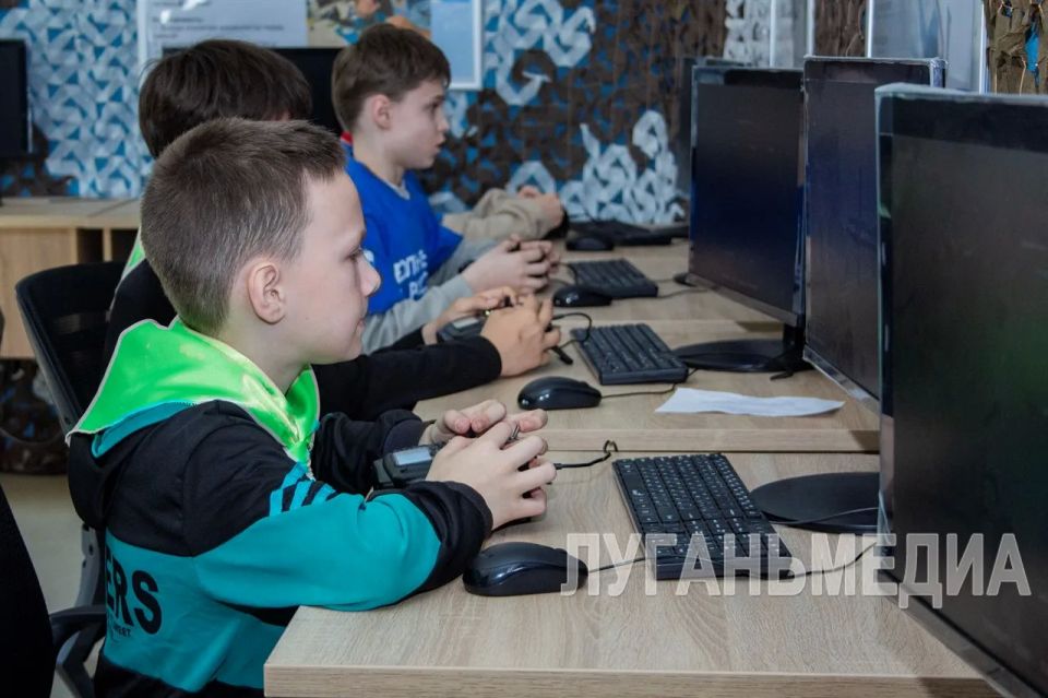 В Луганске проходит муниципальный этап «Зарницы 2.0» В Луганске проходит муниципальный этап «Зарницы 2.0»