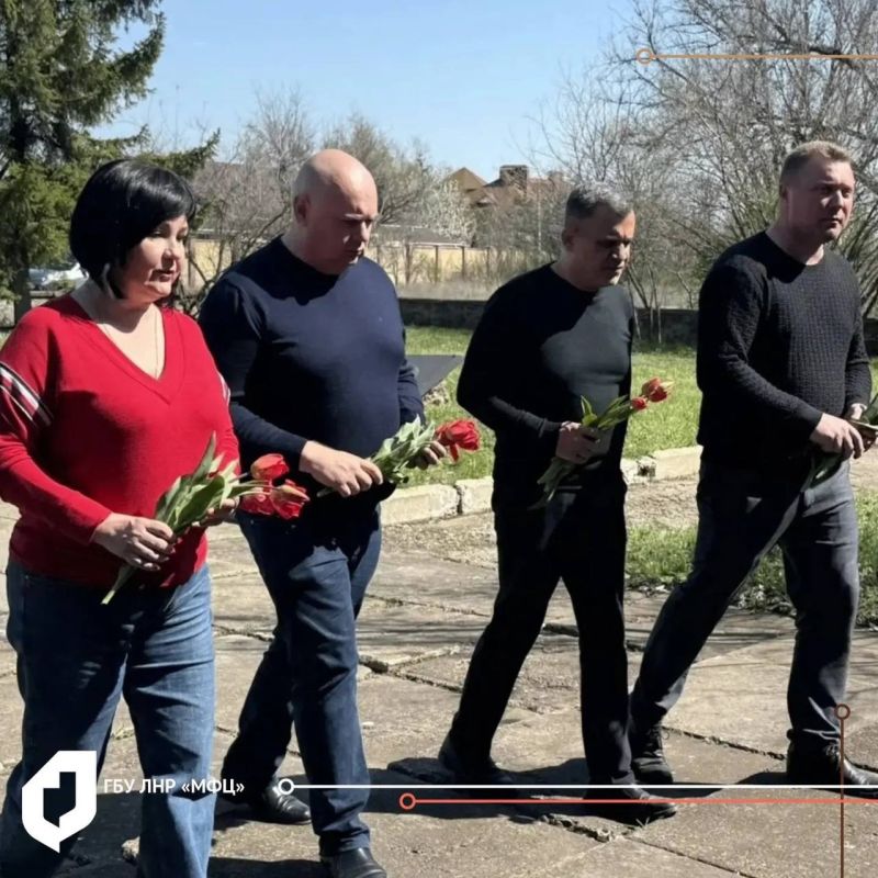 Региональный центр "Мои документы" почтил подвиги героев ВОВ и погибших во времена СВО Региональный центр "Мои документы" почтил подвиги героев ВОВ и погибших во времена СВО