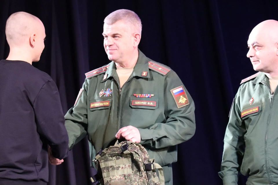 В городском ДК состоялось торжественное мероприятие для ребят весеннего призыва В городском ДК состоялось торжественное мероприятие для ребят весеннего призыва
