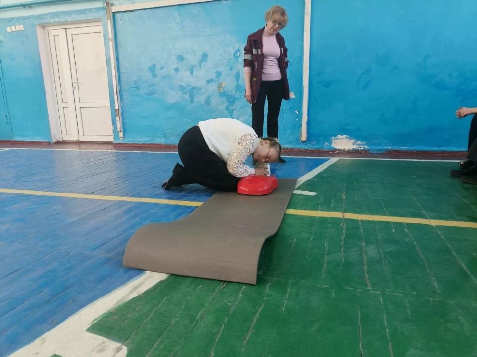 В Счастье для старшеклассников специалисты Луганского центра медицины катастроф организовали мастер-класс В Счастье для старшеклассников специалисты Луганского центра медицины катастроф организовали мастер-класс