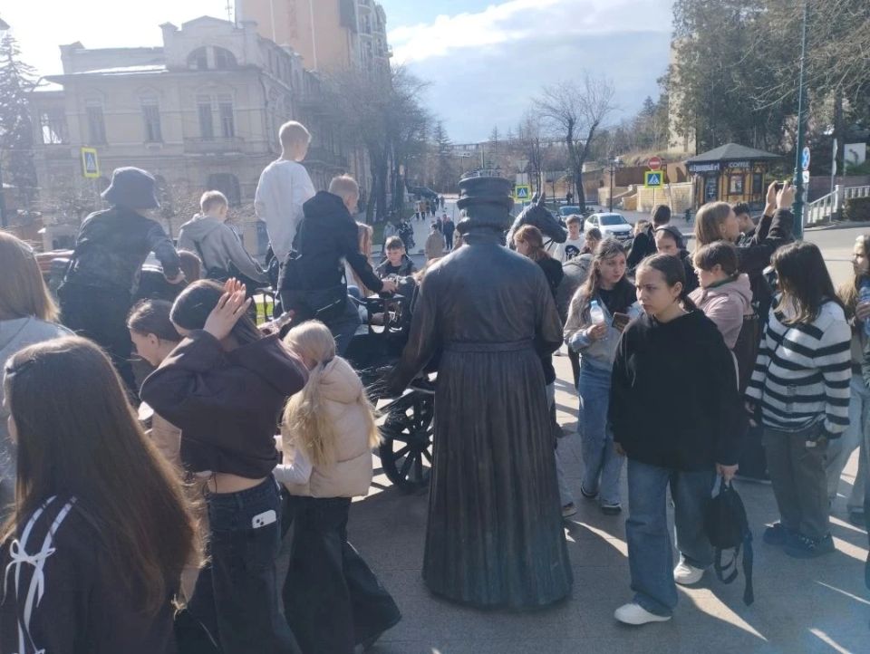Виктор Водолацкий: При поддержке партии «Единая Россия» оказал содействие в организации отправки 50 детей из Луганской Народной Республики на отдых в Кисловодск Виктор Водолацкий: При поддержке партии «Единая Россия» оказал содействие в организации отправки 50 детей из Луганской Народной Республики на отдых в Кисловодск