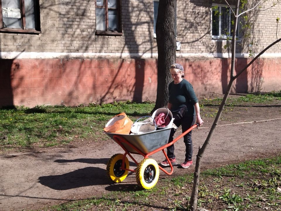 В Суходольске провели городской субботник В Суходольске провели городской субботник