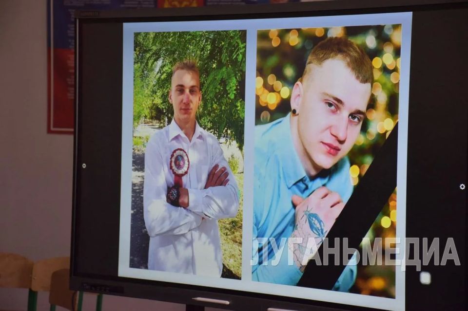В УВК № 5 города Брянки открыта Парта Героя в честь погибшего участника СВО В УВК № 5 города Брянки открыта Парта Героя в честь погибшего участника СВО