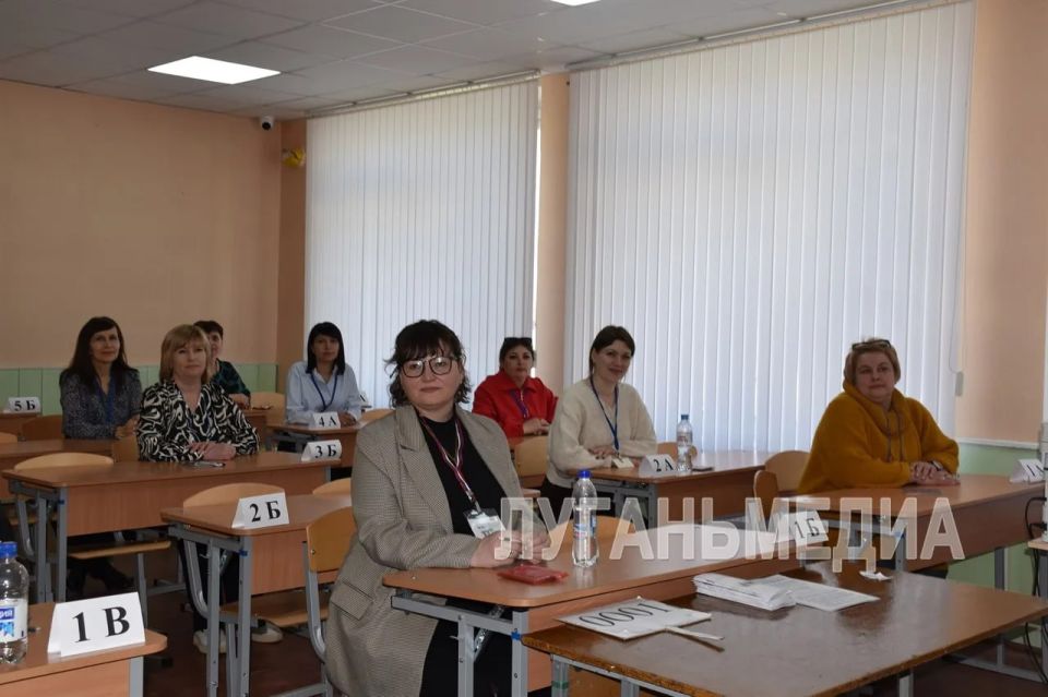 В Краснодонской СШ № 1 им. А. М. Горького прошла акция «Сдаем вместе. День сдачи ЕГЭ родителями» В Краснодонской СШ № 1 им. А. М. Горького прошла акция «Сдаем вместе. День сдачи ЕГЭ родителями»