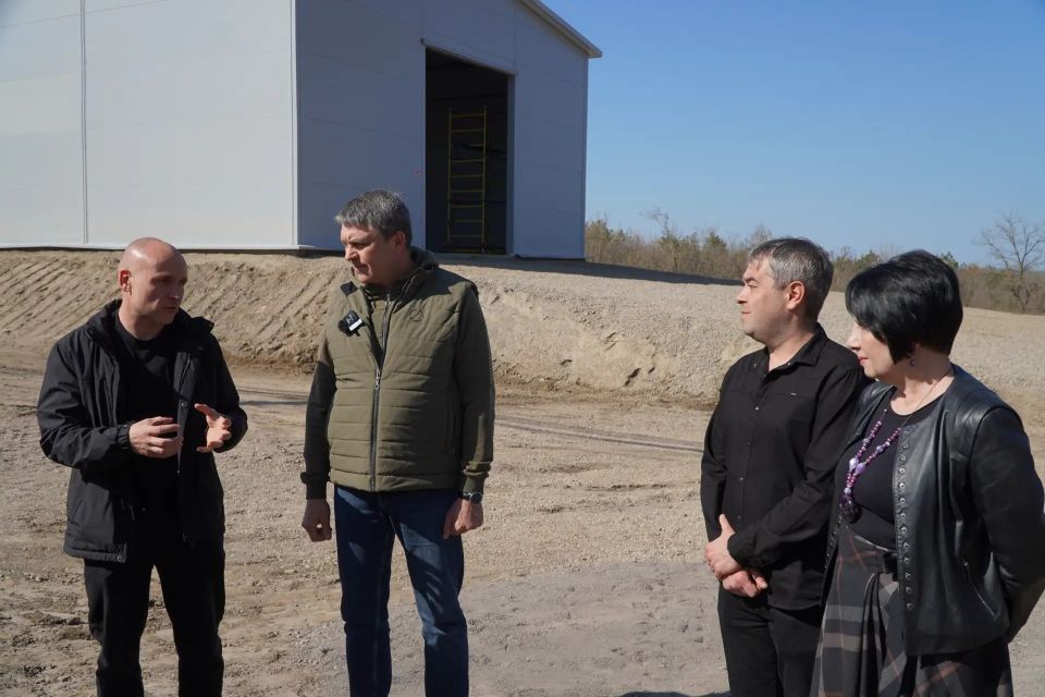 Альберт Апшев: Новый дробильно-сортировочный комплекс запущен на территории республики Альберт Апшев: Новый дробильно-сортировочный комплекс запущен на территории республики