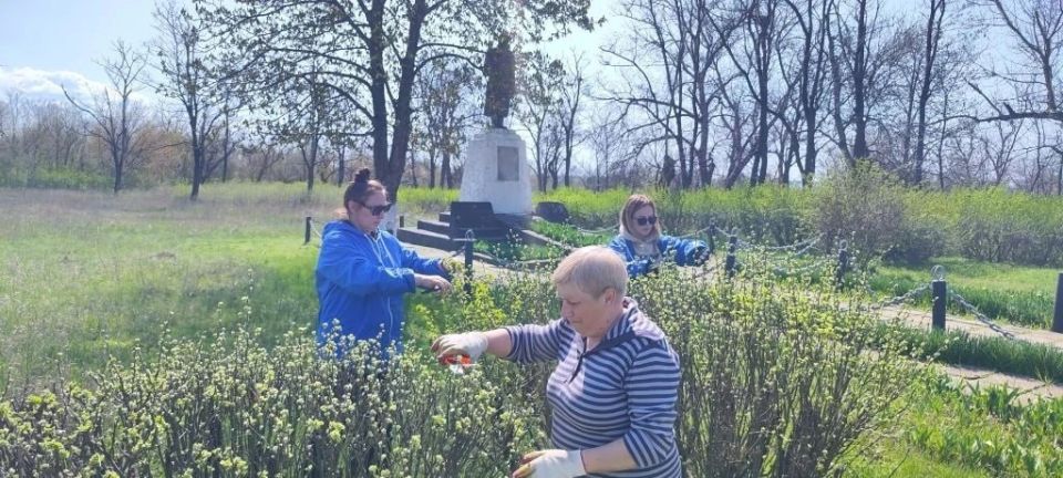 В пгт. Софиевский и пгт. Запорожье продолжаются работы по благоустройству территорий В пгт. Софиевский и пгт. Запорожье продолжаются работы по благоустройству территорий