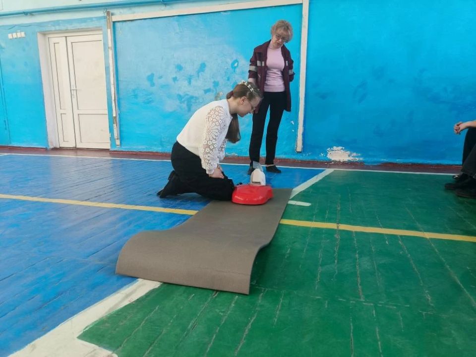 В Счастье для старшеклассников специалисты Луганского центра медицины катастроф организовали мастер-класс В Счастье для старшеклассников специалисты Луганского центра медицины катастроф организовали мастер-класс