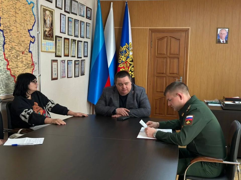 Андрей Рубанцов: Вчера, во время посещения Главой Луганской Народной Республики Леонидом Ивановичем Пасечником нашего городского округа, к Главе нашей Республики обратилась ровенчанка за помощью в решении ее проблемной... Андрей Рубанцов: Вчера, во время посещения Главой Луганской Народной Республики Леонидом Ивановичем Пасечником нашего городского округа, к Главе нашей Республики обратилась ровенчанка за помощью в решении ее проблемной...