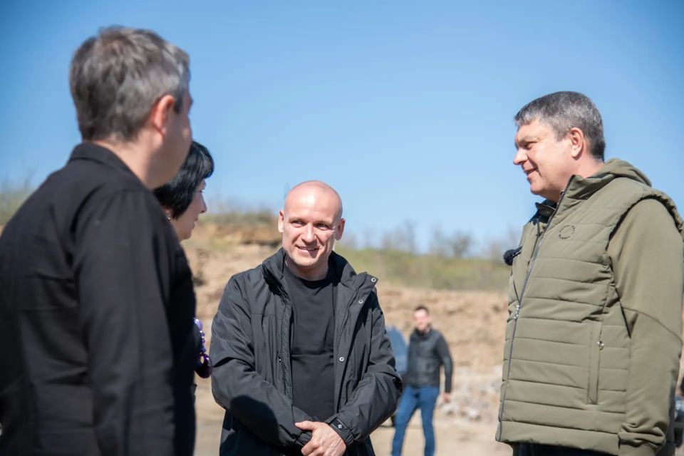 Леонид Пасечник запустил в работу новый дробильно-сортировочный комплекс Леонид Пасечник запустил в работу новый дробильно-сортировочный комплекс