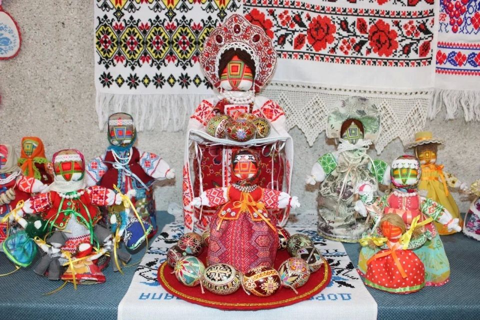 В Свердловске показали уникальную технику росписи на яйце — будущее достояние Луганщины В Свердловске показали уникальную технику росписи на яйце — будущее достояние Луганщины