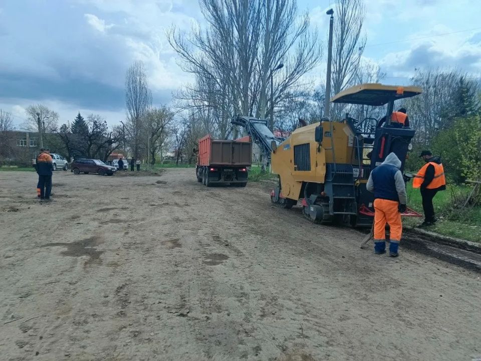 В Родаково выполнено около 50% работ по ремонту площади возле сквера «Родаковский» и подъезда к ДК от улицы Садовой В Родаково выполнено около 50% работ по ремонту площади возле сквера «Родаковский» и подъезда к ДК от улицы Садовой