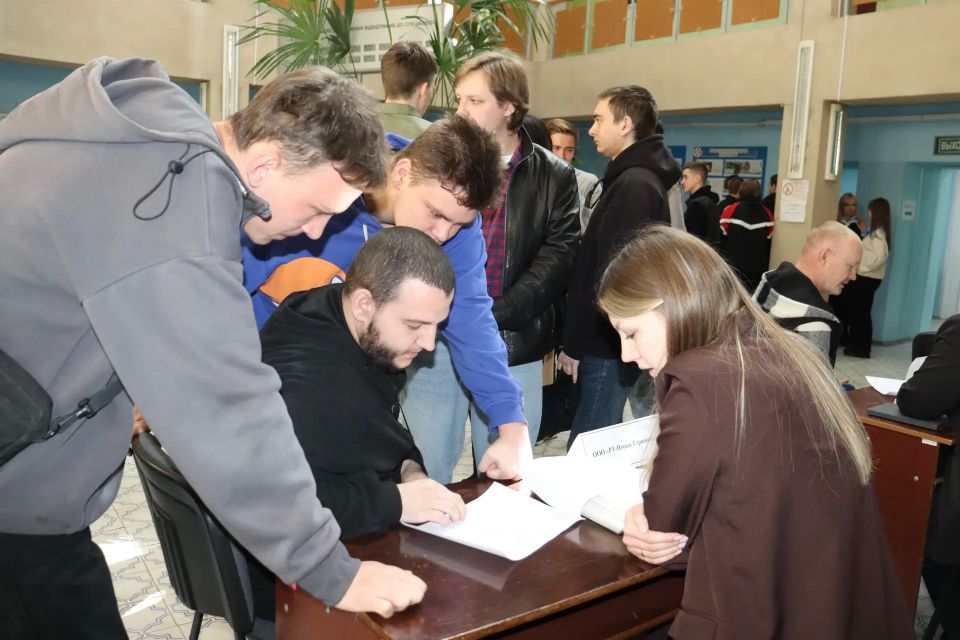 В Стаханове прошёл I этап Всероссийской ярмарки трудоустройства «Работа России В Стаханове прошёл I этап Всероссийской ярмарки трудоустройства «Работа России