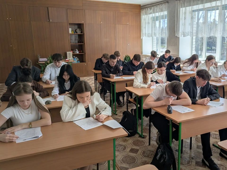 Старшеклассники Новопсковсковского округа написали «Избирательный диктант» в рамках Дня молодого избирателя Старшеклассники Новопсковсковского округа написали «Избирательный диктант» в рамках Дня молодого избирателя