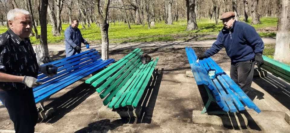Трудовые коллективы домов культуры и клубных учреждений дружно взялись за облагораживание территории Парка культуры и отдыха им. Героев Трудовые коллективы домов культуры и клубных учреждений дружно взялись за облагораживание территории Парка культуры и отдыха им. Героев