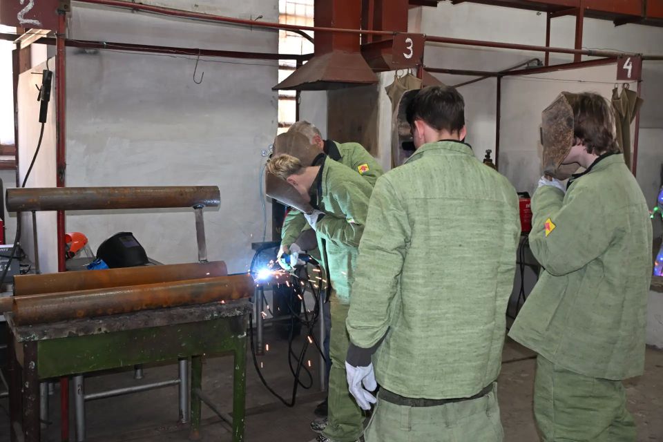 Преподаватели не просто рассказывали — они показали на практике важность и нужность каждой рабочей профессии, её преимущества и даже красоту Преподаватели не просто рассказывали — они показали на практике важность и нужность каждой рабочей профессии, её преимущества и даже красоту